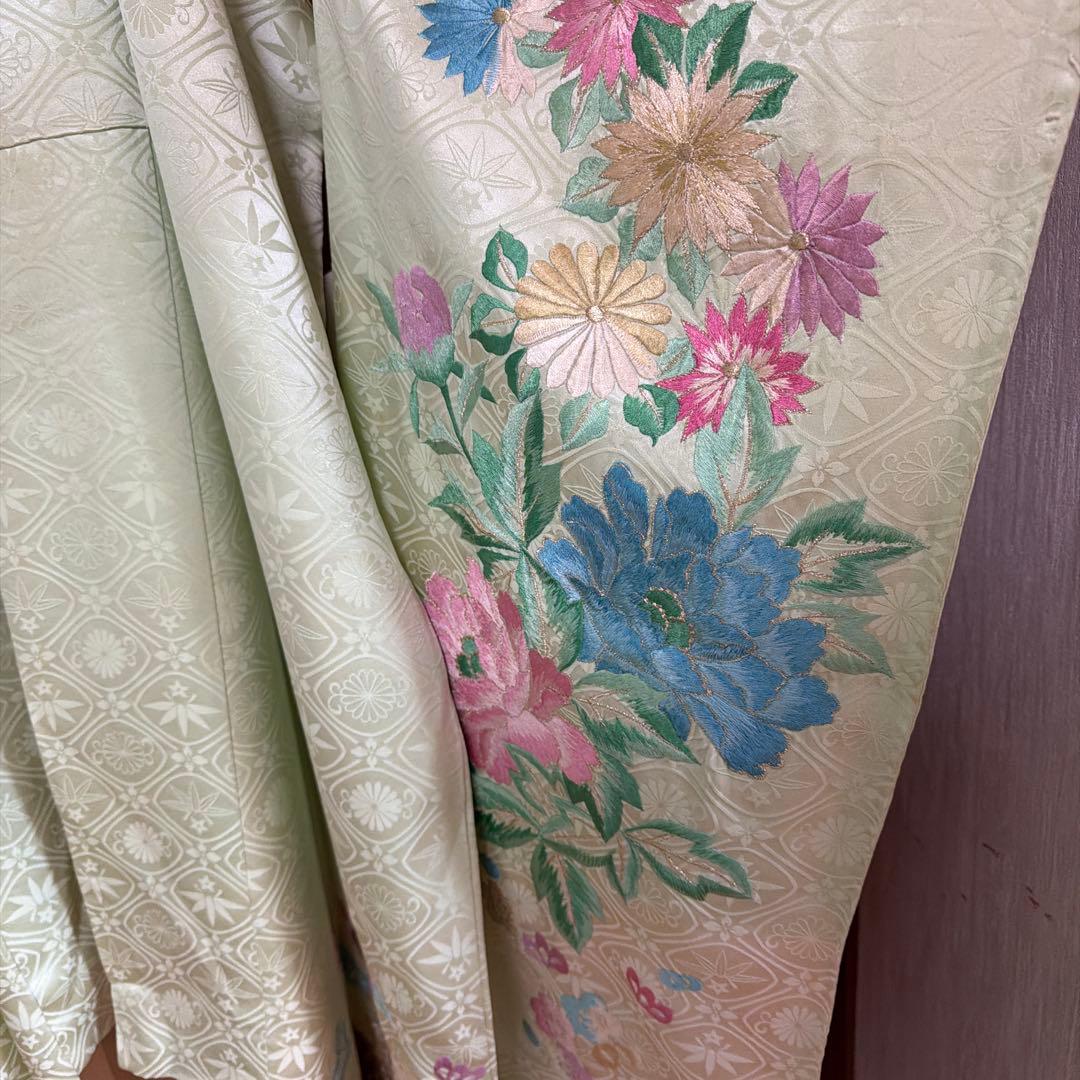 アンティーク薄緑色 孔雀と花の豪華刺繍振袖