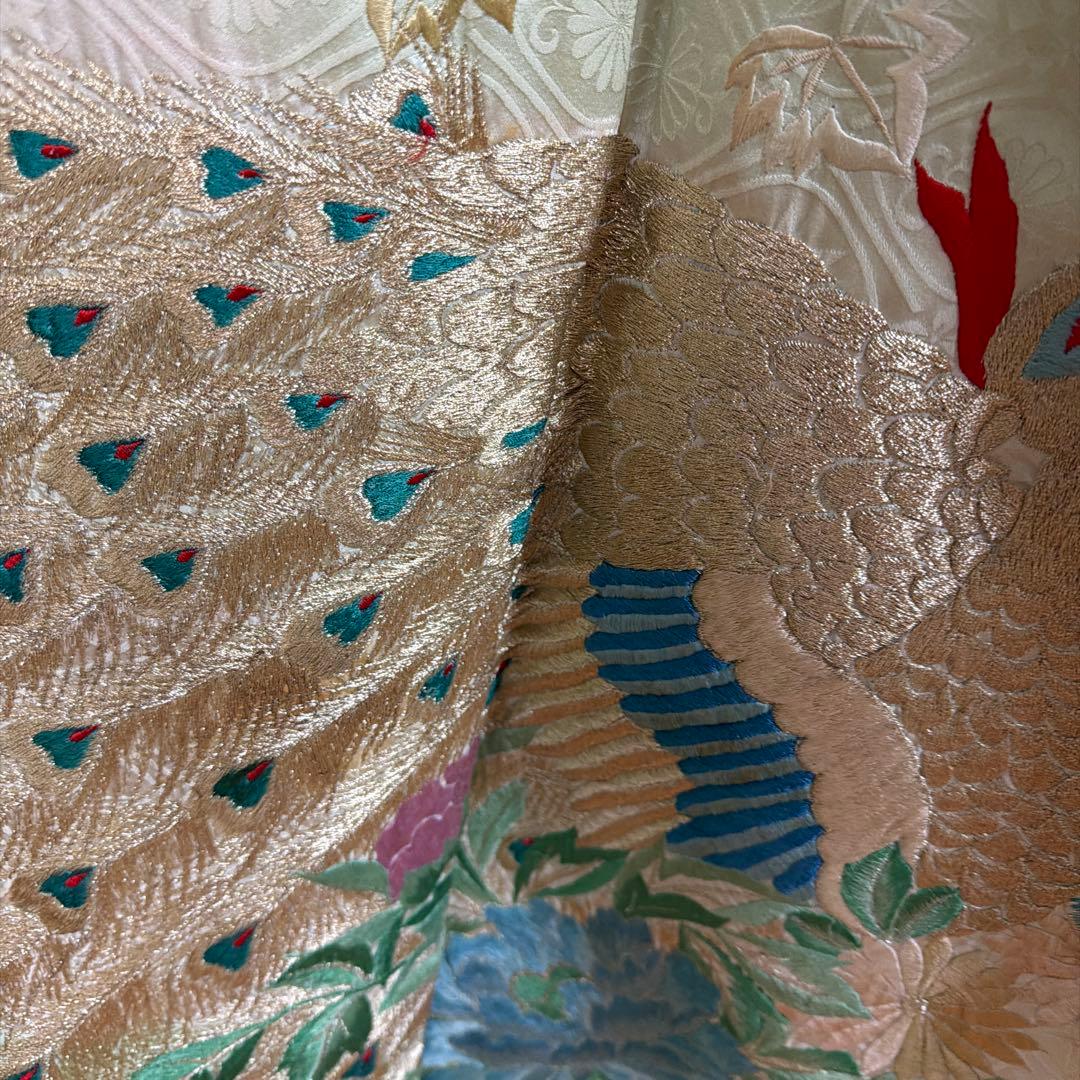 アンティーク薄緑色 孔雀と花の豪華刺繍振袖