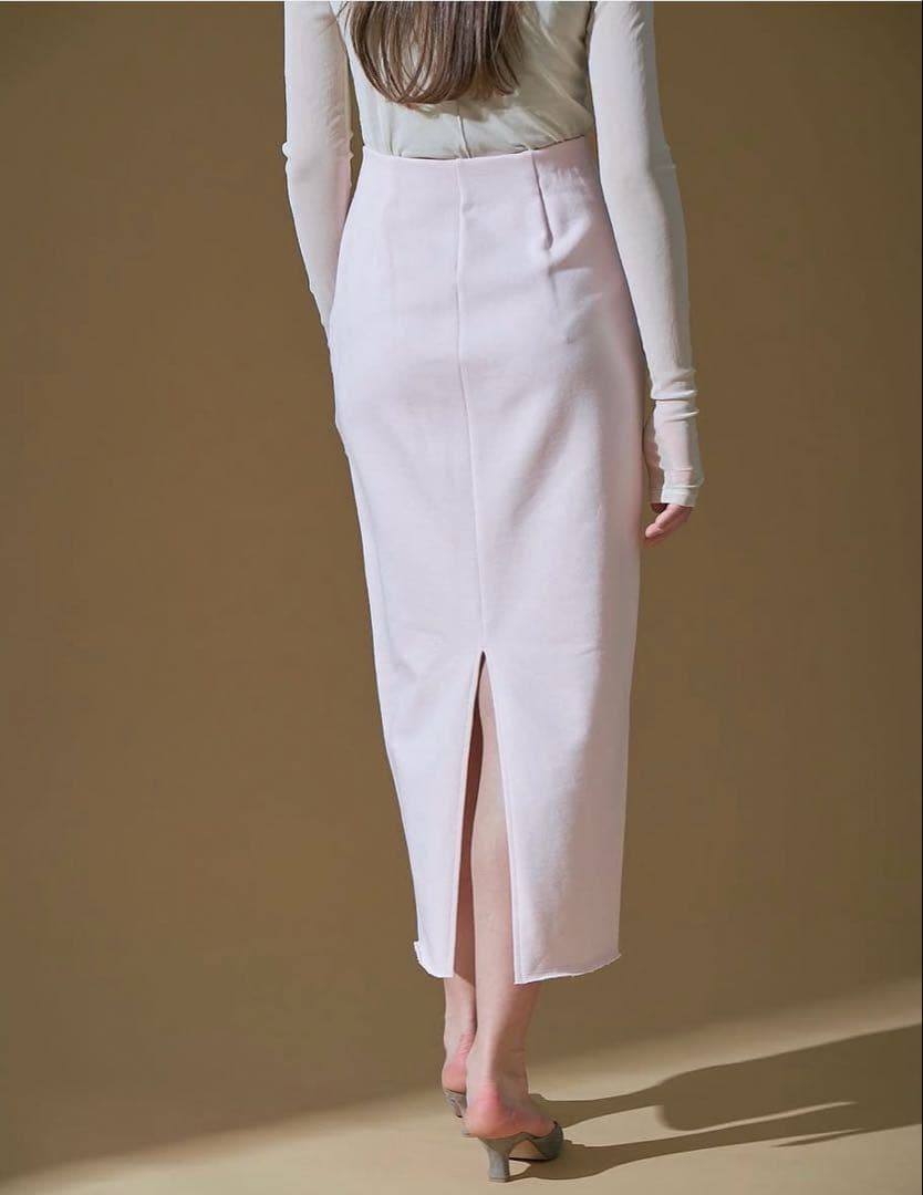 89.新品　KALNAホワイト後スリットロングスカート