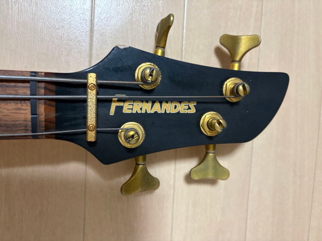 フェルナンデス　ベース
