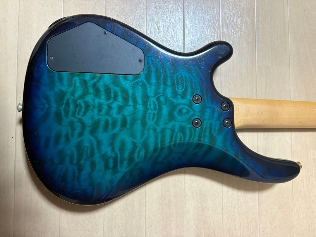 フェルナンデス　ベース