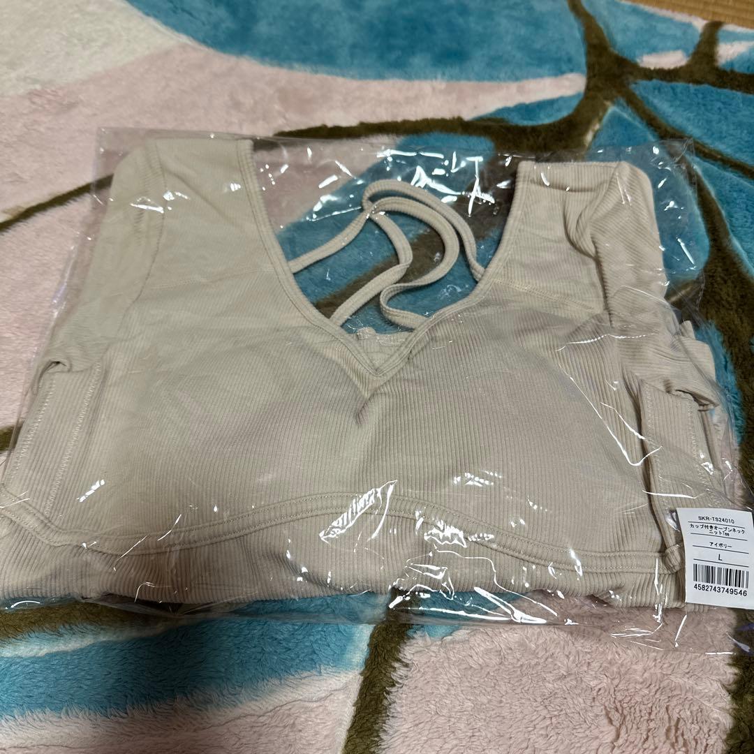 SUKALA スカーラ　カップ付きオープンネックニットTee Lサイズ