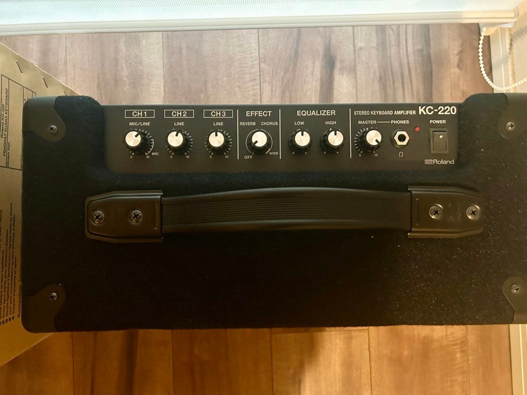 Roland KC-220キーボード用アンプ電池駆動30W