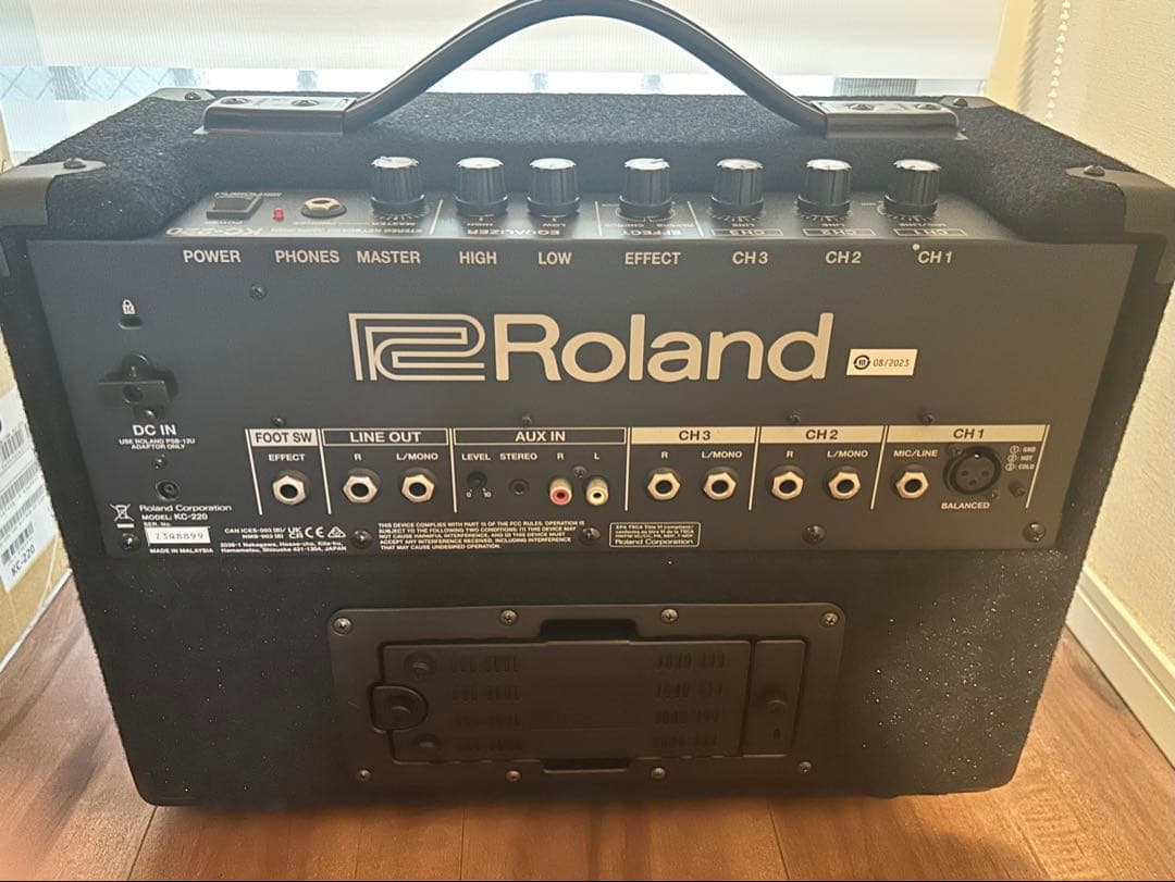 Roland KC-220キーボード用アンプ電池駆動30W