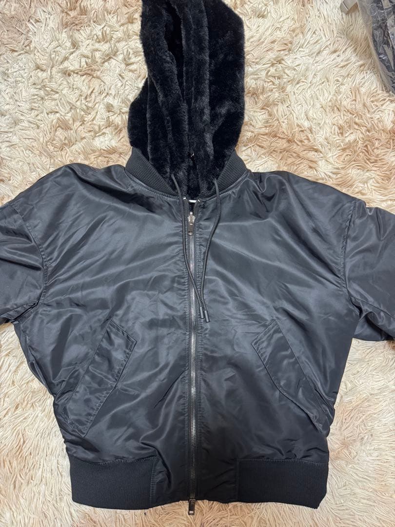 ZARA アウター　リバーシブルフェイクファーボンバージャケット　sサイズ