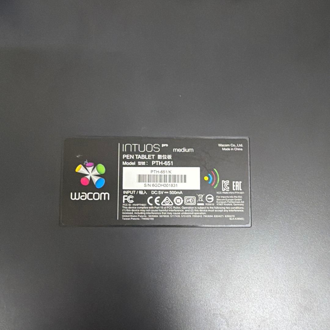 Wacom ペンタブレット　Intuos pro medium PTH-651