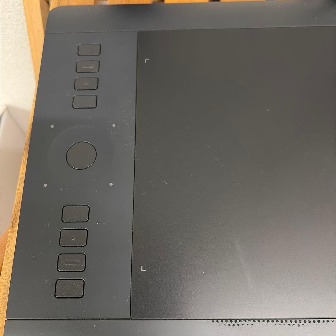 Wacom ペンタブレット　Intuos pro medium PTH-651