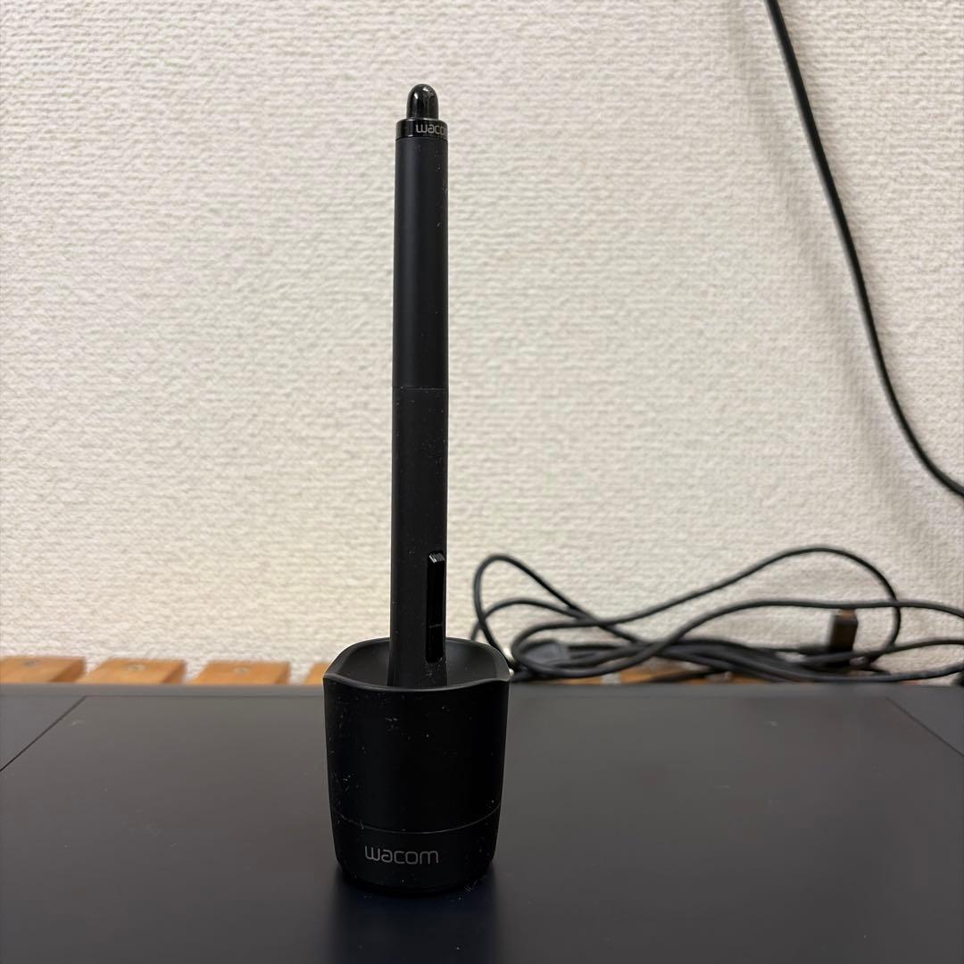 Wacom ペンタブレット　Intuos pro medium PTH-651