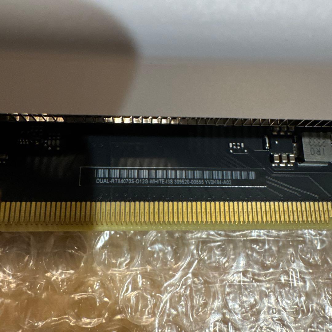 ASUS DUAL-RTX4070S-O12G-WHITE 動作確認済