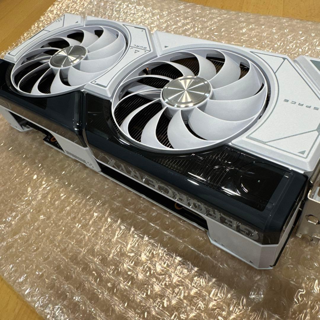 ASUS DUAL-RTX4070S-O12G-WHITE 動作確認済