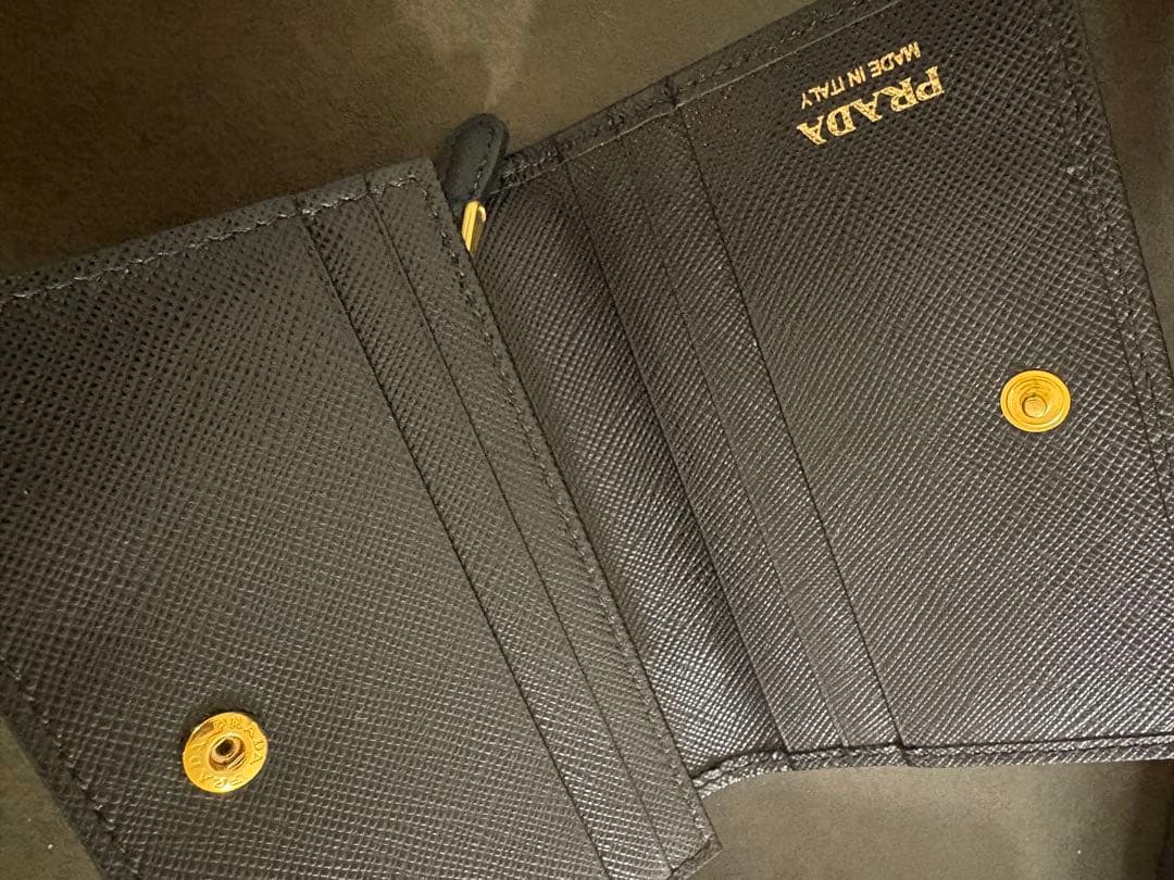 PRADA 二つ折り財布 ブラック 美品