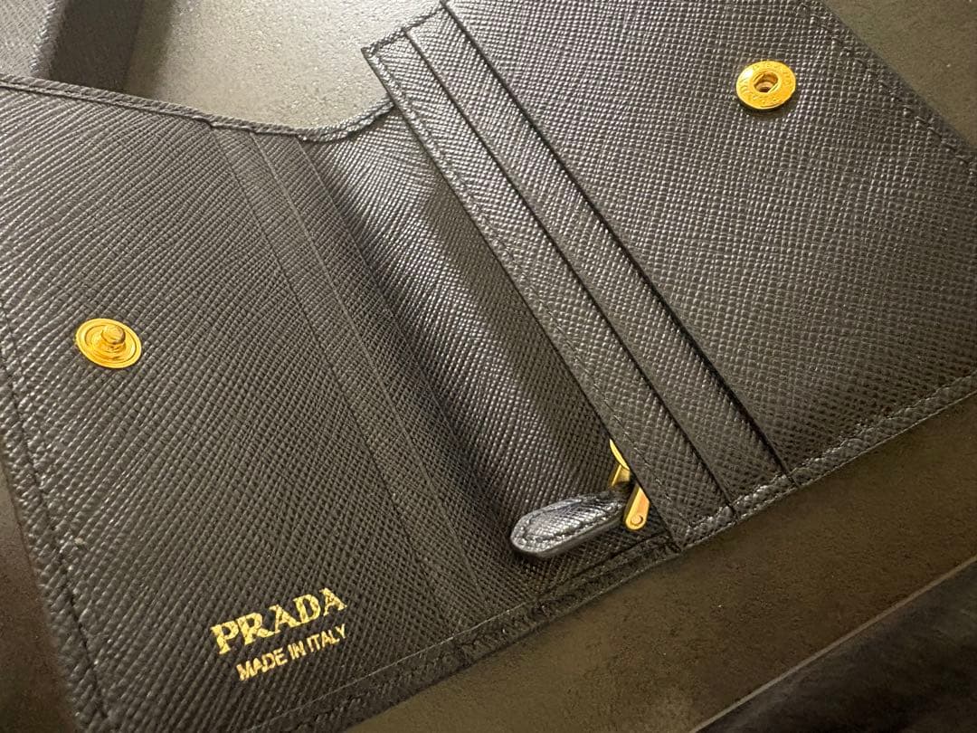 PRADA 二つ折り財布 ブラック 美品