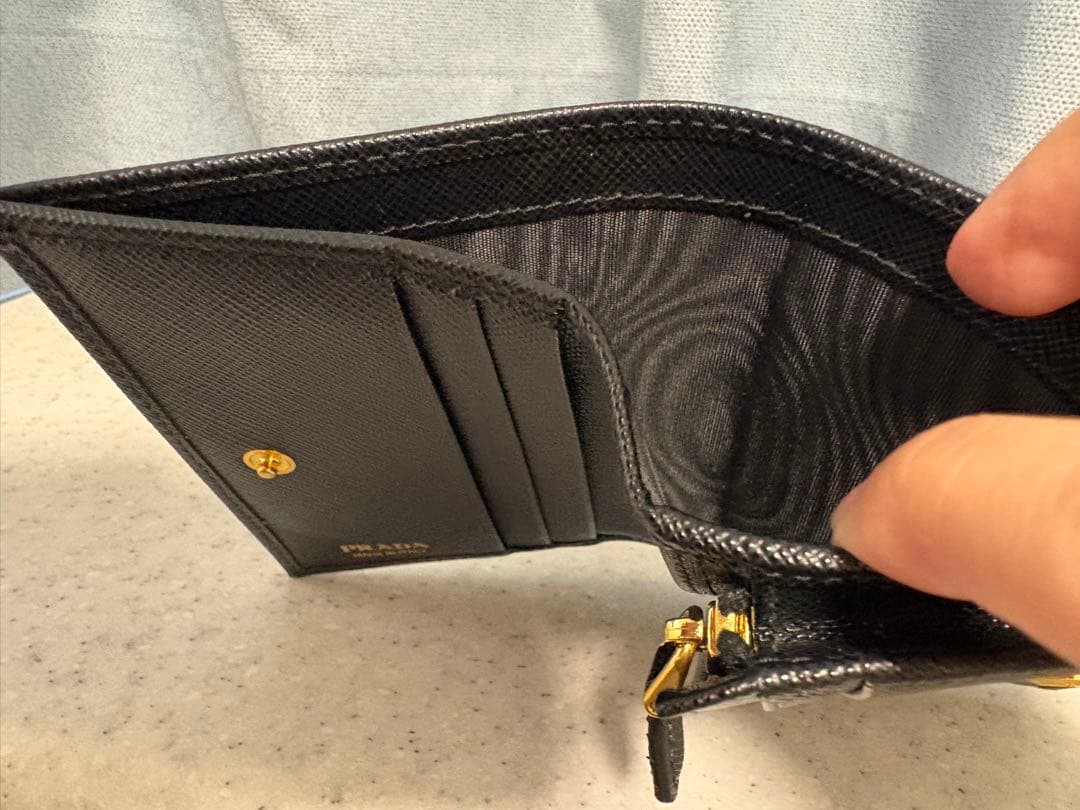 PRADA 二つ折り財布 ブラック 美品