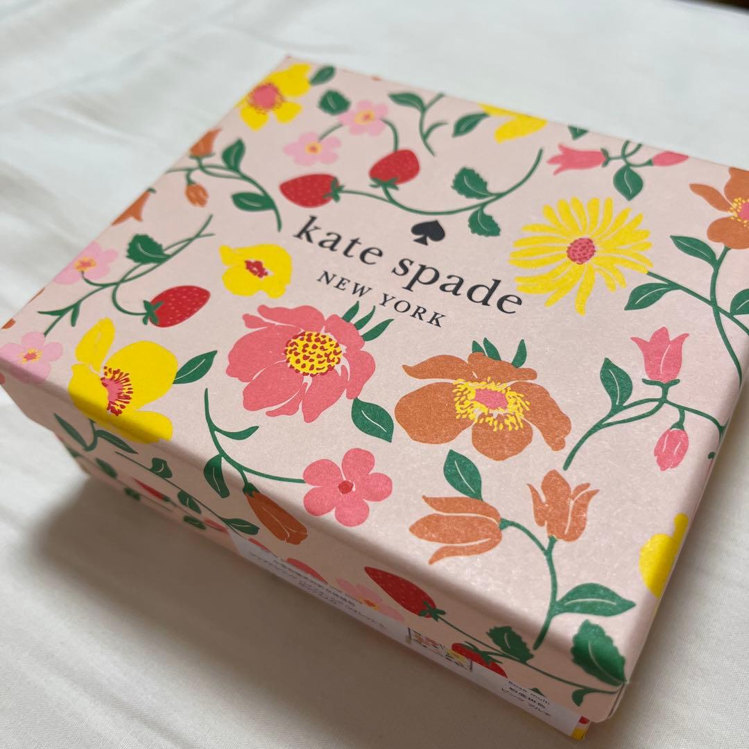 新品未使用！kate spade フラワープリント 二つ折り財布 BOX付