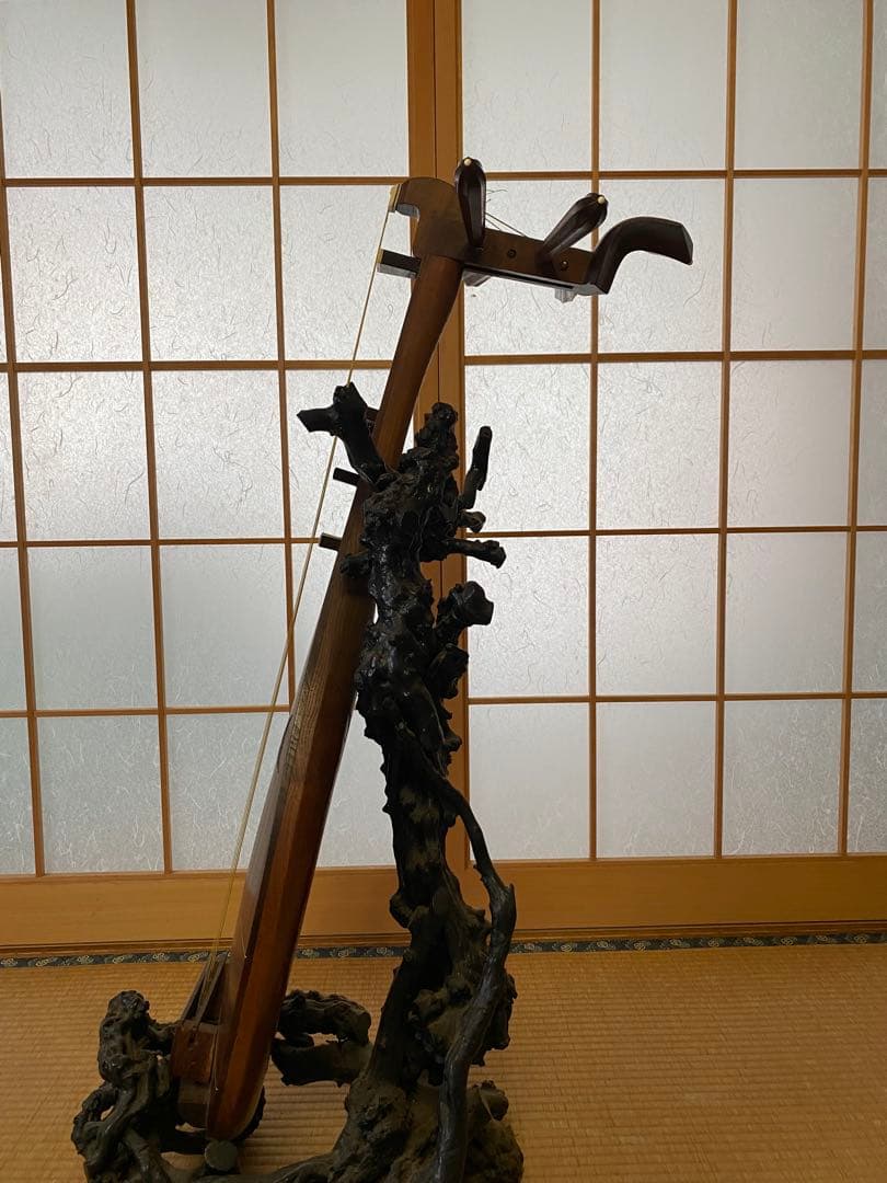 柘植材　琵琶　撥　自然木の置き台