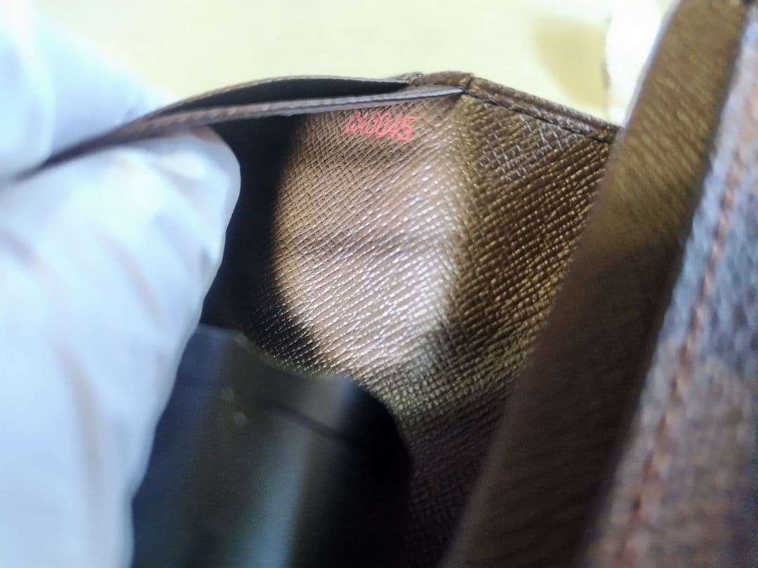 Louis Vuitton　ダミエ　未使用　ルイヴィトン　二つ折り財布