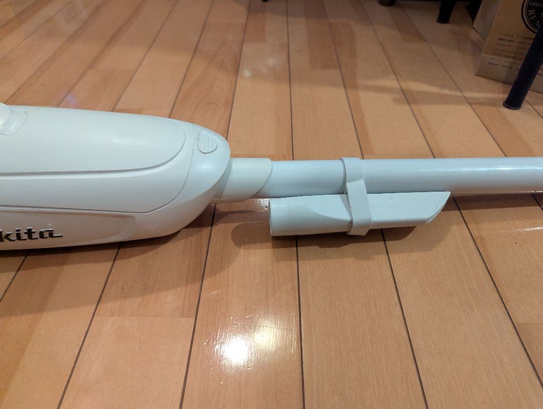マキタ　充電式クリーナ モデル CL142FD