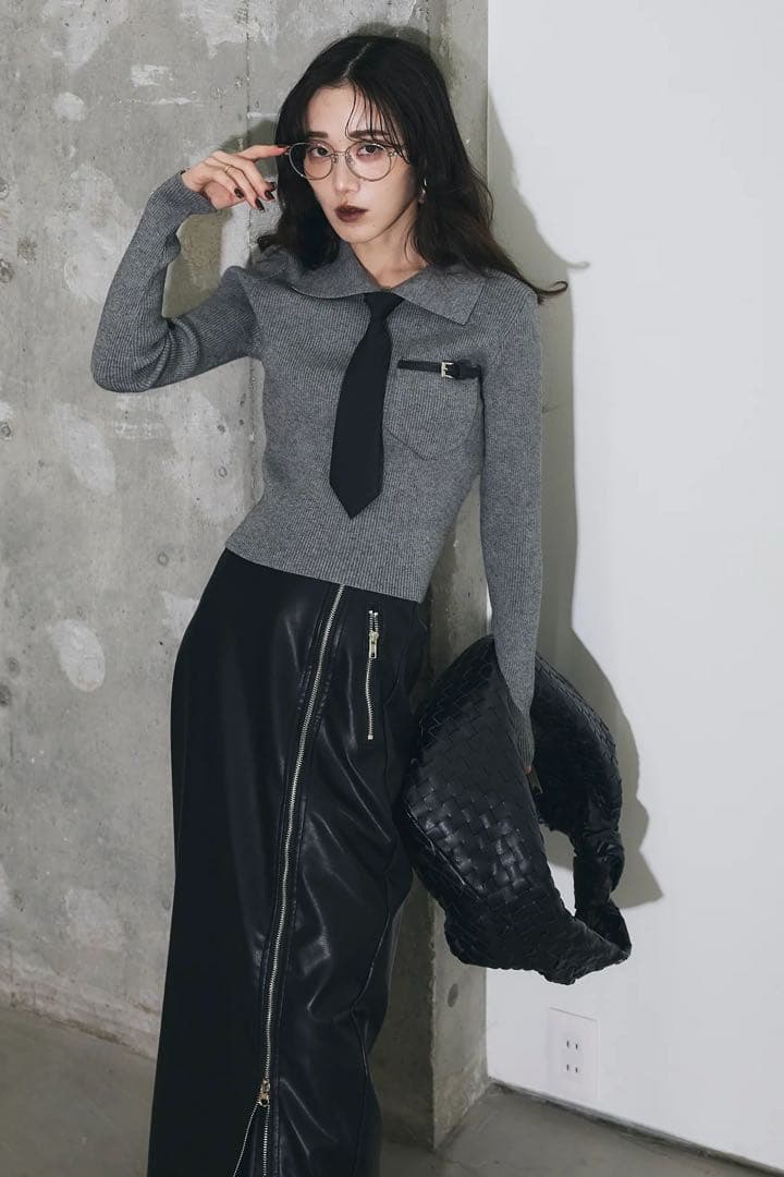 【SET】ネクタイ付きニット+ZIPレザースカート