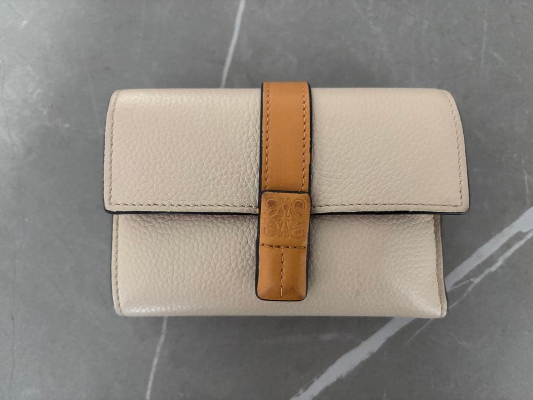 LOEWE バーティカル ウォレット スモール　ライトオーツ/ハニー