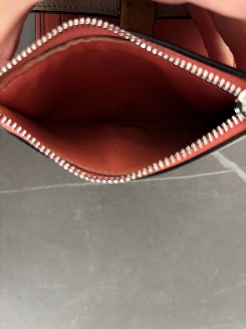 LOEWE バーティカル ウォレット スモール　ライトオーツ/ハニー