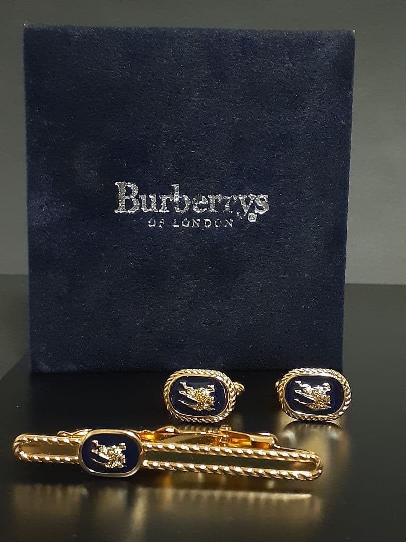 【未使用】Burberry　カフリンクスとタイピン　セット