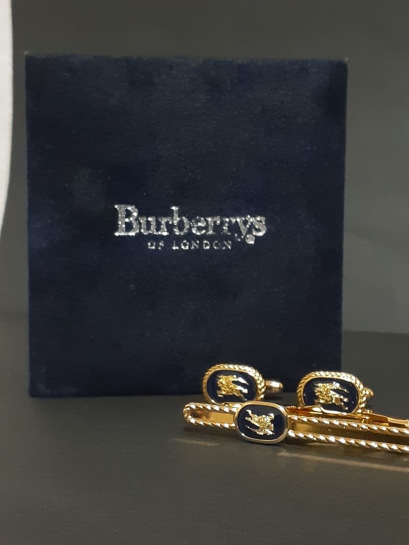 【未使用】Burberry　カフリンクスとタイピン　セット