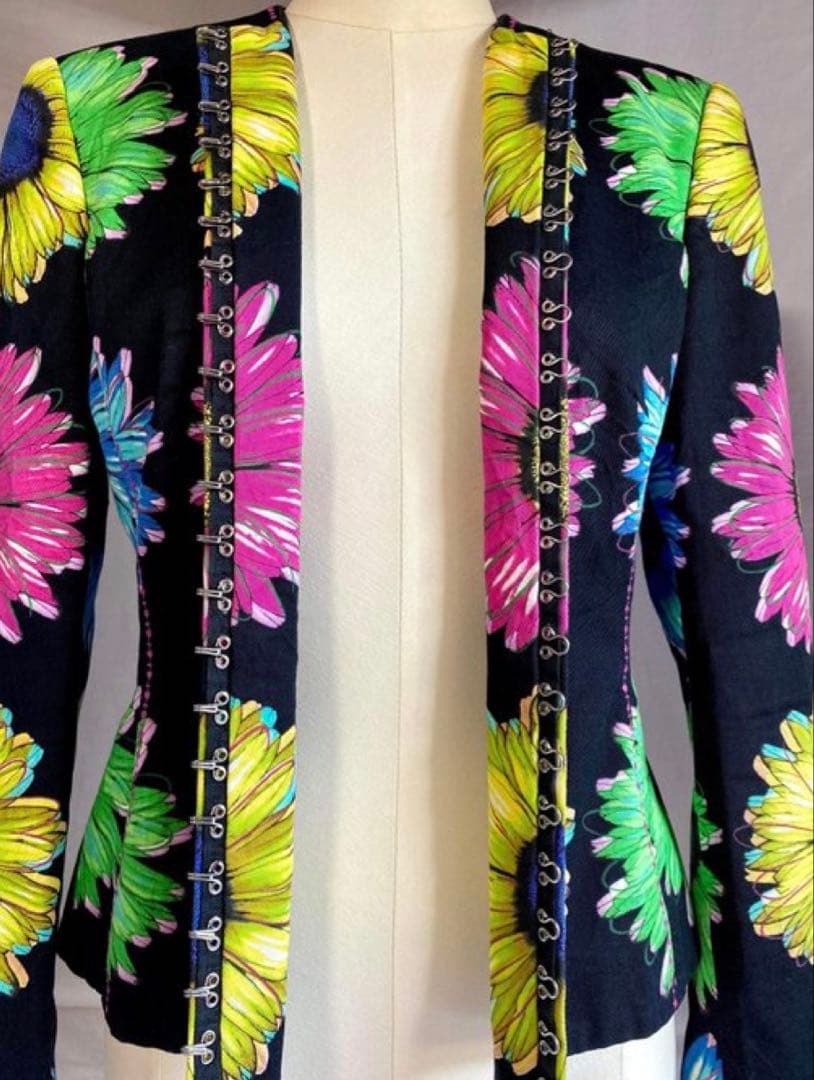 GIANNI VERSACE　ジャンニヴェルサーチ　シルクジャケット　38 ロゴ
