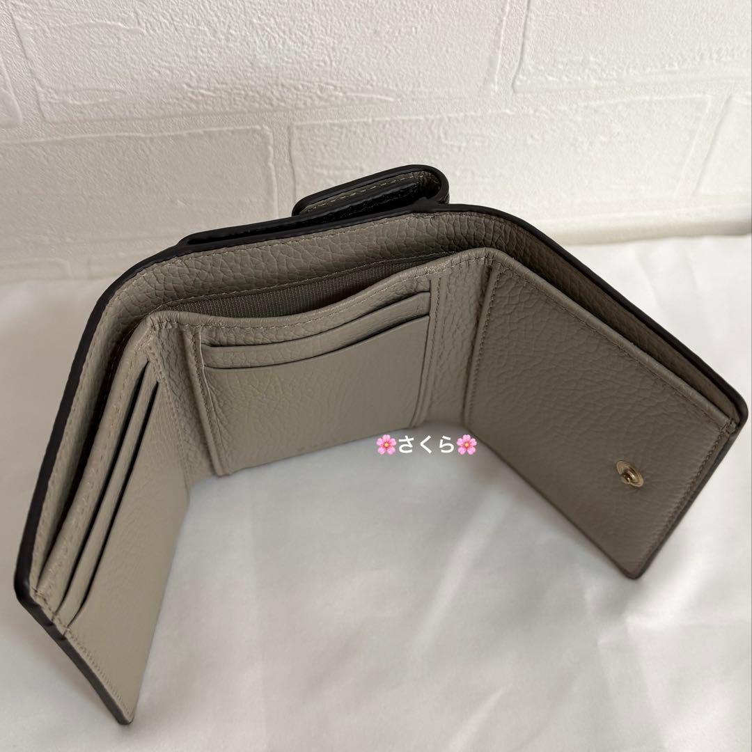 ✨極美品✨フルラ ダフネ 三つ折り財布 ブラック
