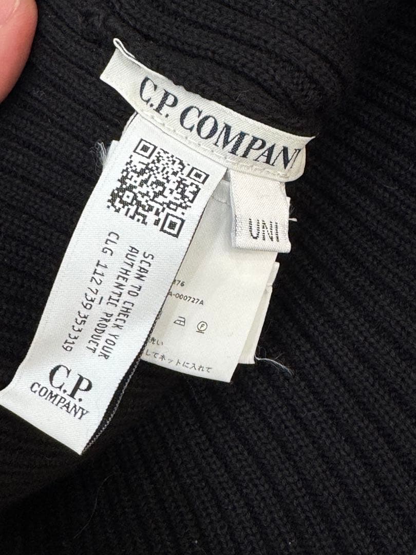 c.p company サングラス付き黒ニット帽