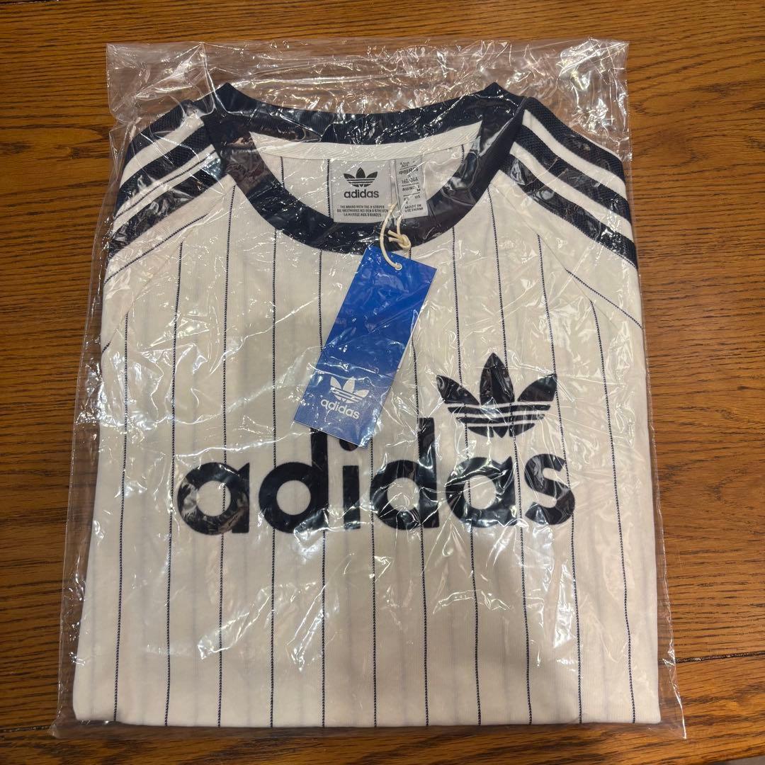 新品S⭐️adidas リニア グラフィック カリTシャツ ホワイト×ネイビー