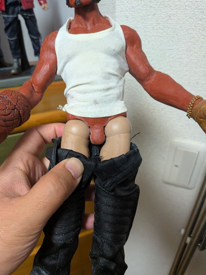 ホットトイズ 1/6 ヘルボーイ フィギュア 武器付き