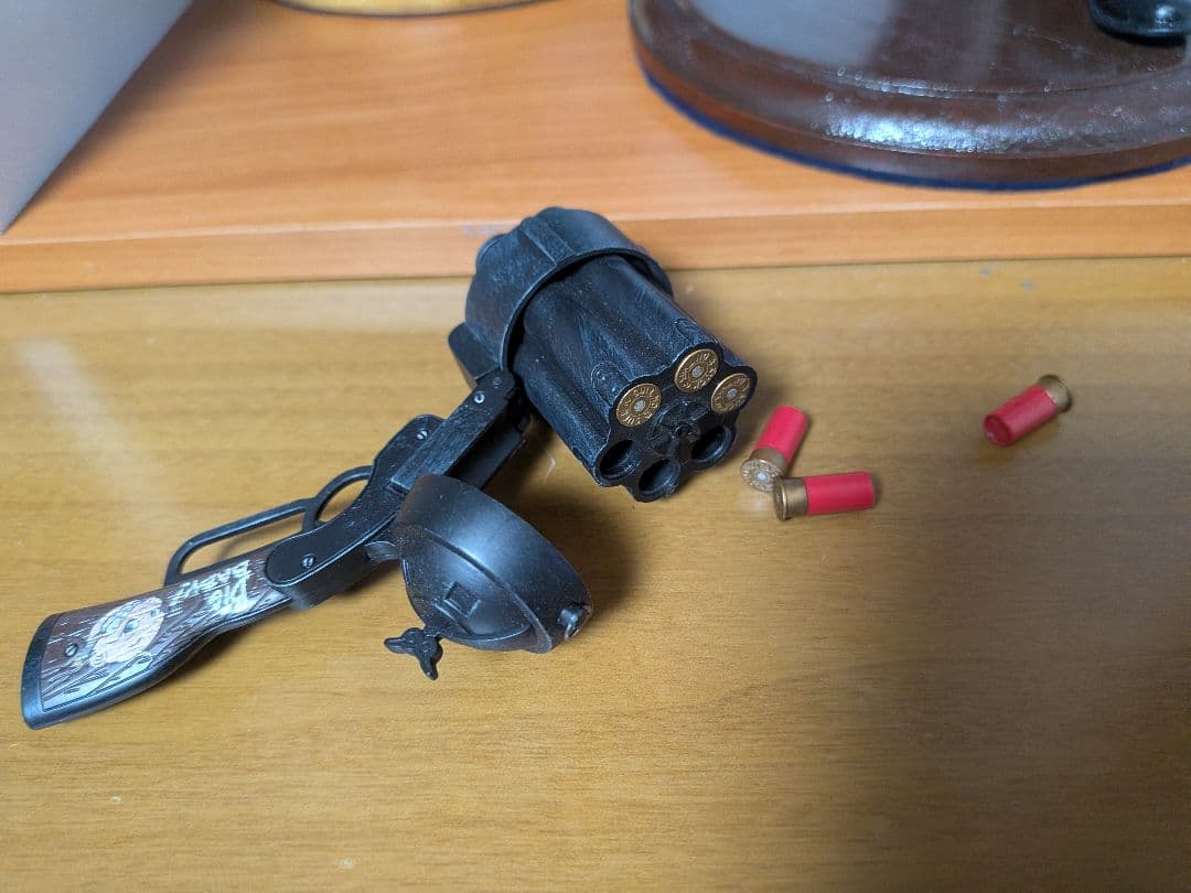 ホットトイズ 1/6 ヘルボーイ フィギュア 武器付き