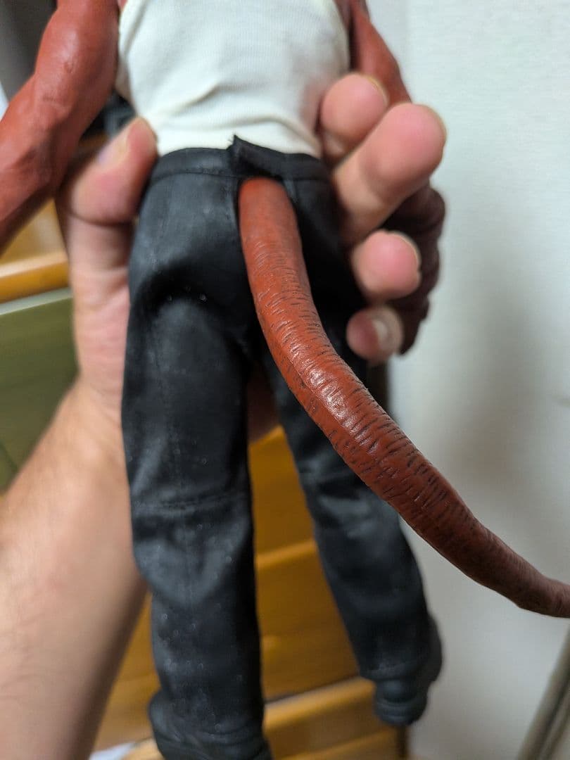 ホットトイズ 1/6 ヘルボーイ フィギュア 武器付き