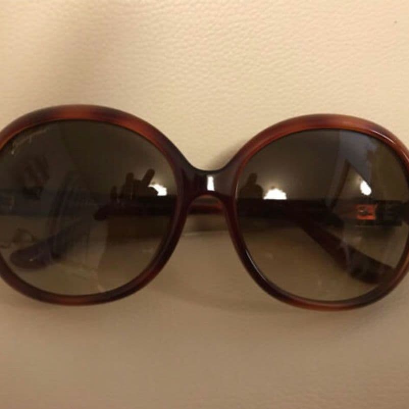 Salvatore Ferragamoブラウンラウンドサングラス