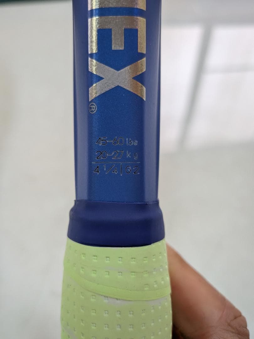 硬式テニスラケット　YONEX　EZONE100