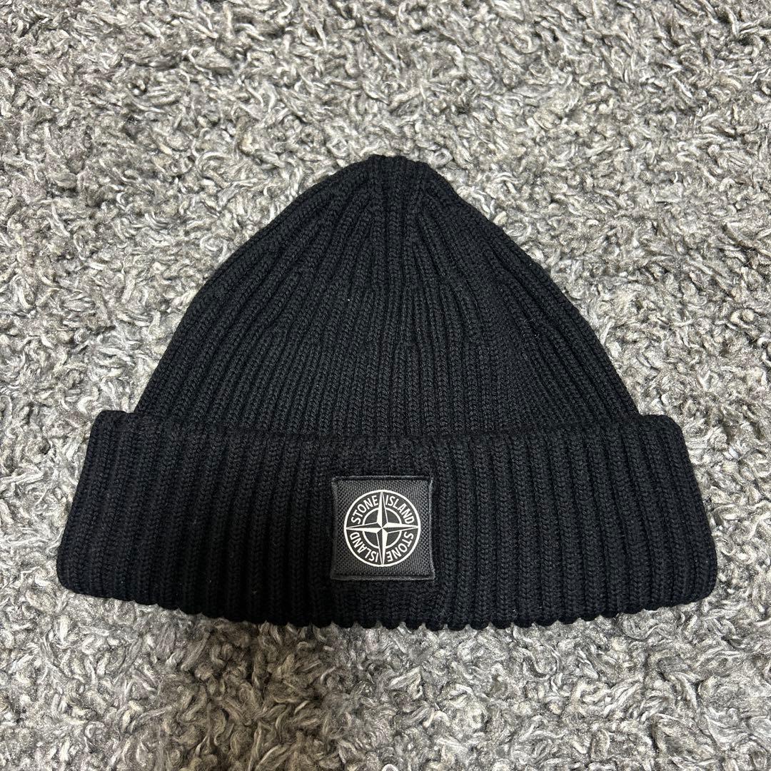 STONE  ブラックニット帽　新品同様