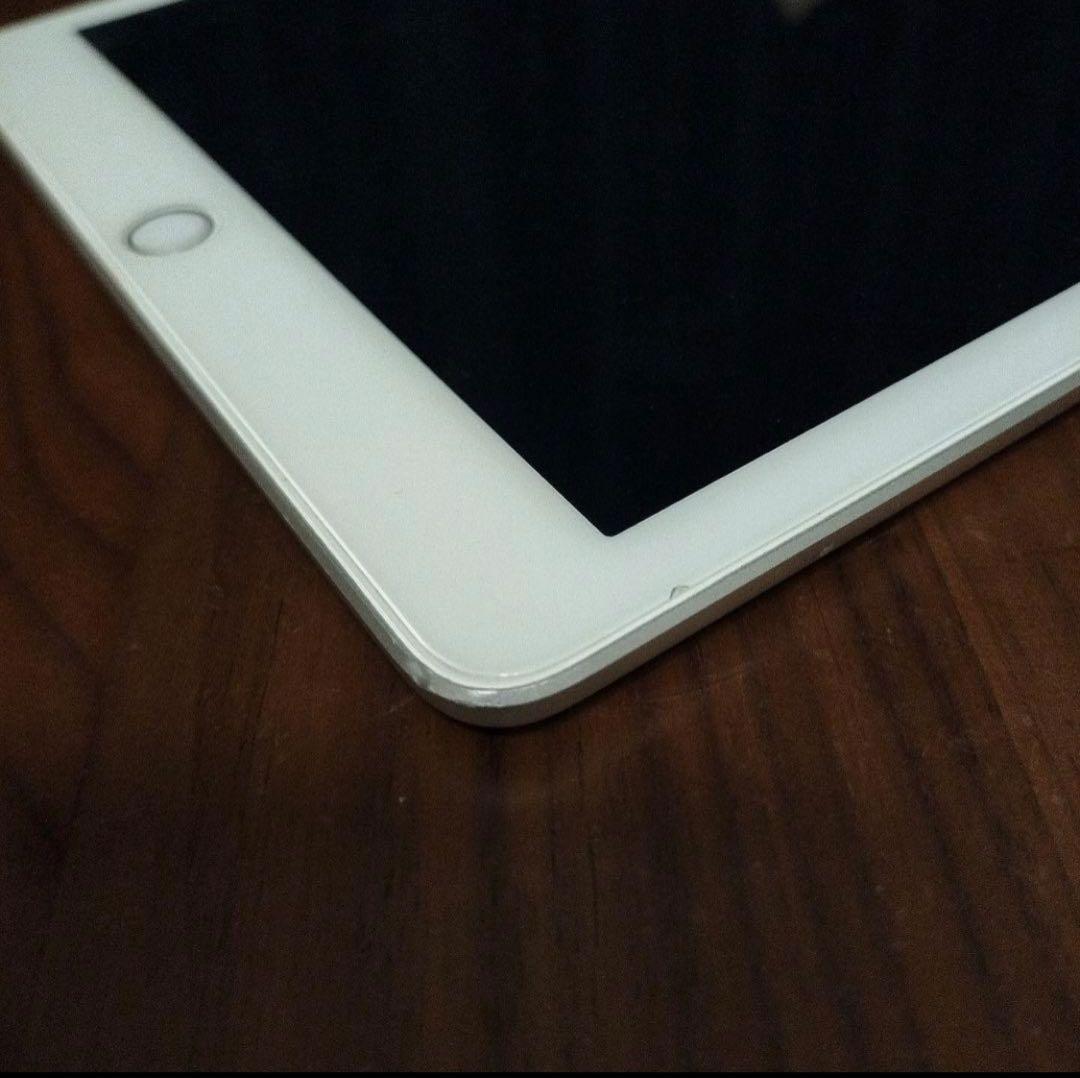 iPad 第6世代 32GB Wi-Fi MR7G2J/A 動作良好 シルバー