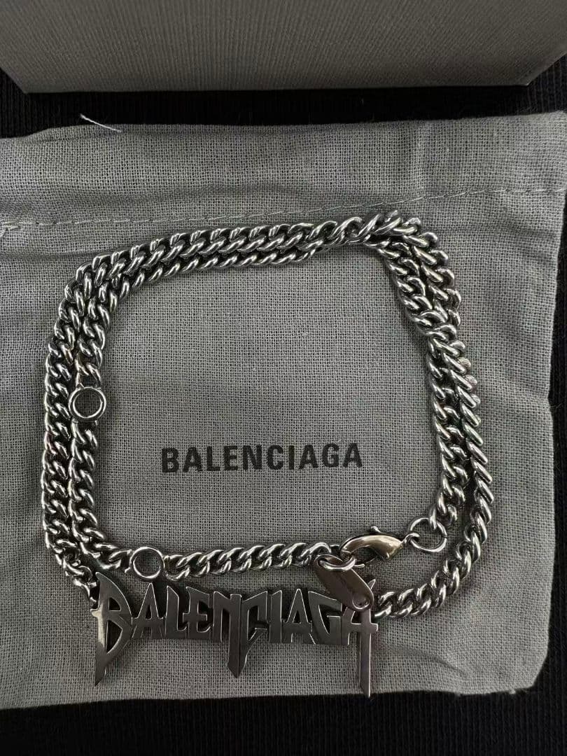 新品同様 バレンシアガ BALENCIAGA ロゴ ネックレス