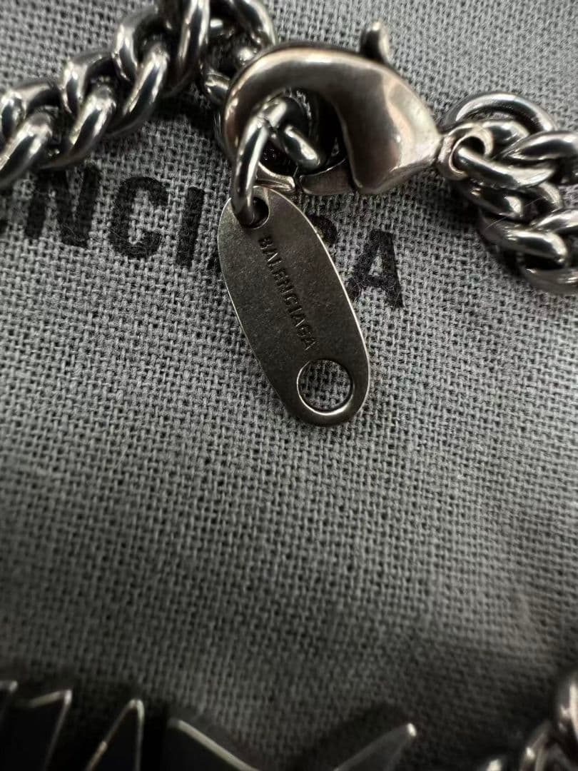 新品同様 バレンシアガ BALENCIAGA ロゴ ネックレス