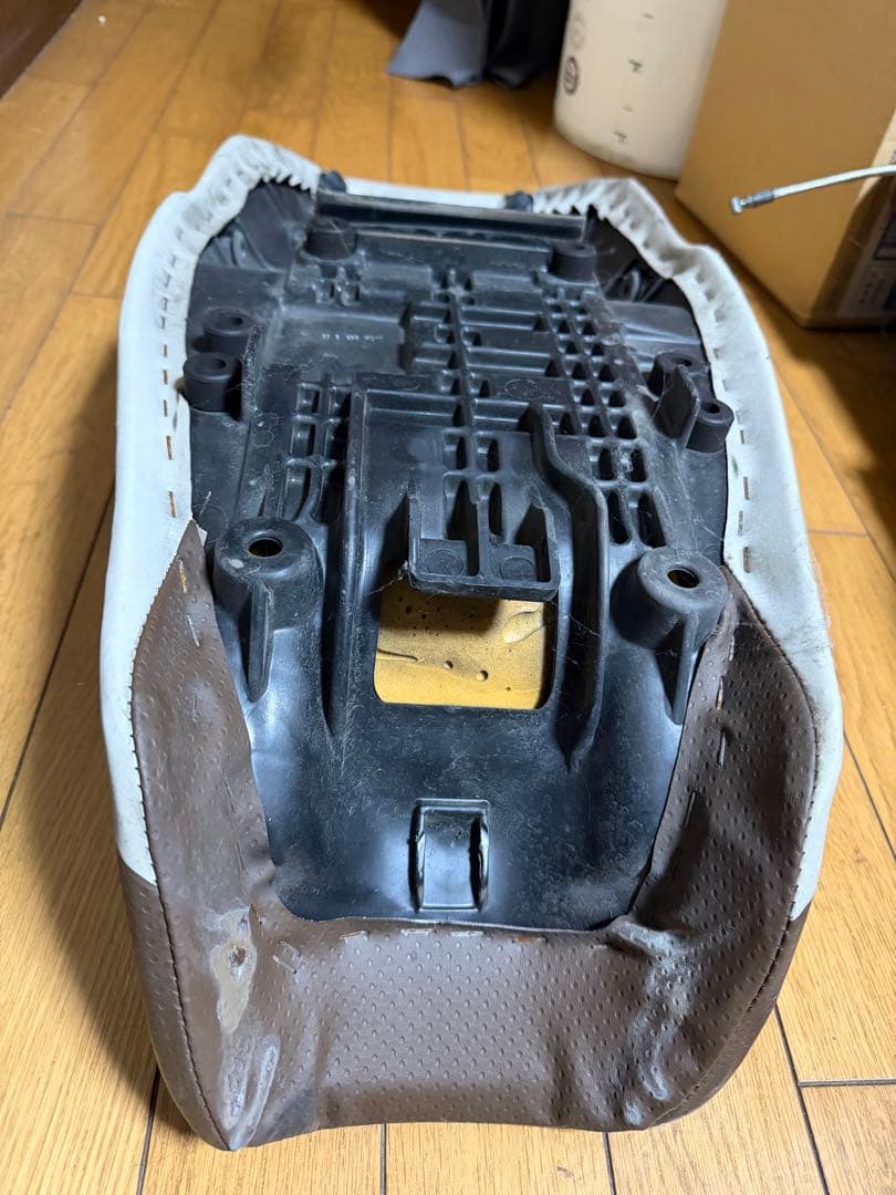よよよ　FTR223 純正シート