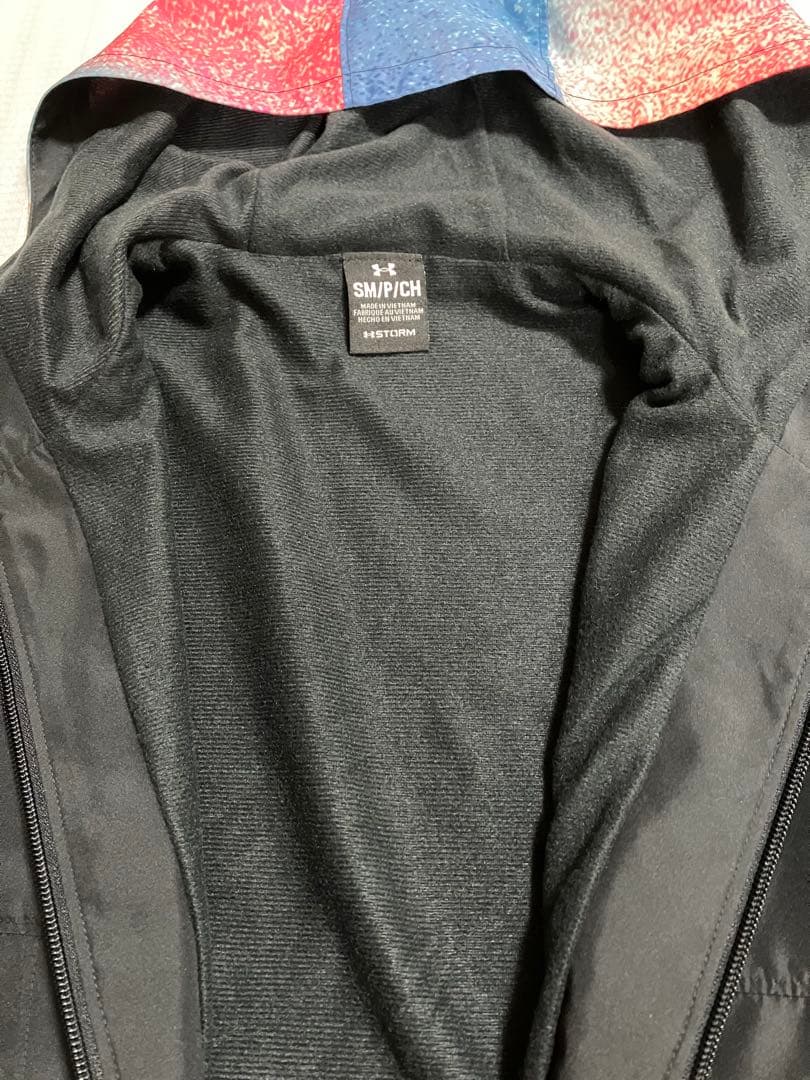 専用 アンダーアーマーUnderArmour ウィンドブレーカー