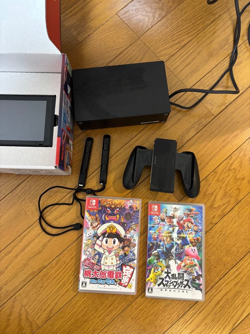 NintendoSwitch本体一式　スマブラ桃鉄ソフト付き　値下げしました！