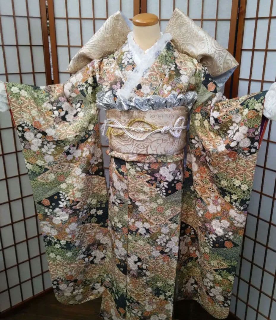 353　異彩を放つ　絞り辻ヶ花柄【深緑に花々】振袖6点フルセット卒業式謝恩会
