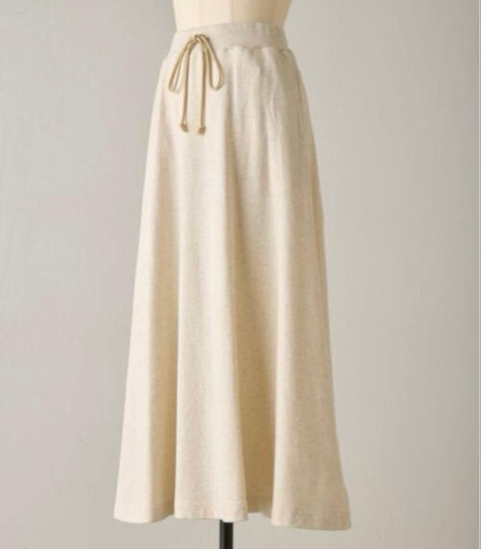 新品タグ付き　BEARDSLEY ビアズリー スウェットフレアスカート　アイボリ