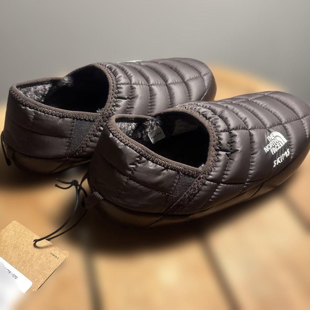 入手困難　ノースフェイス × SKIMS サーモボール ミュール 24センチ