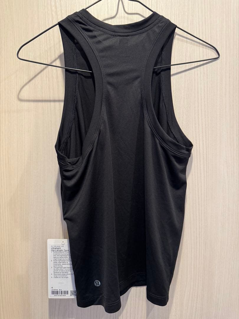 Lululemon ブラック タンクトップ