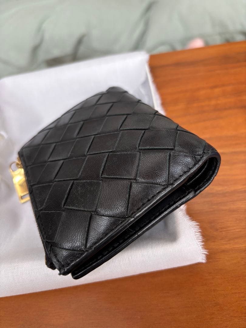 BOTTEGA VENETA イントレチャート二つ折り財布 ブラック
