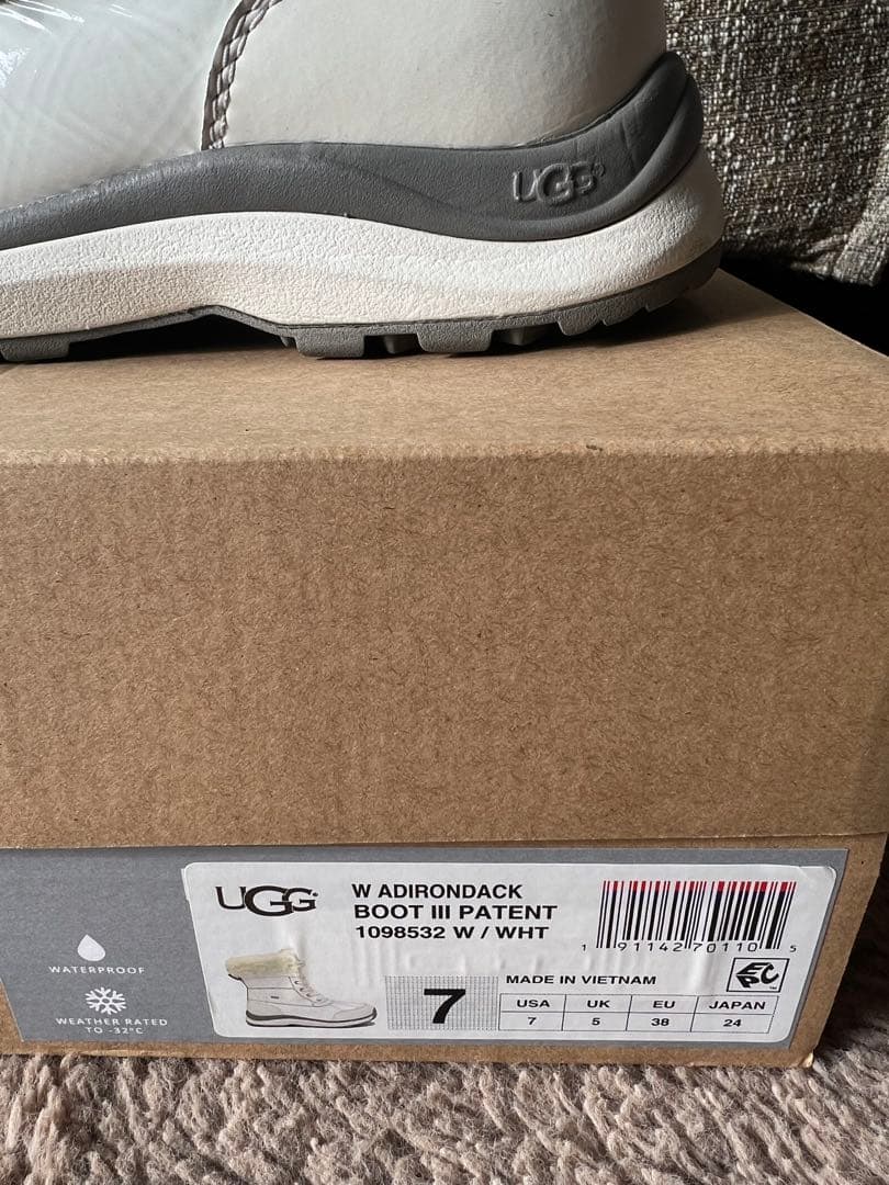 UGG ムートンハイカットブーツ　防水