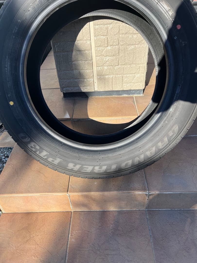 225/60R 18 ダンロップGRANDTREK 新車取外しタイヤ