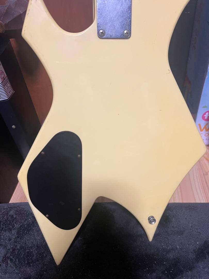 ベース B.C.Rich WARLOCK